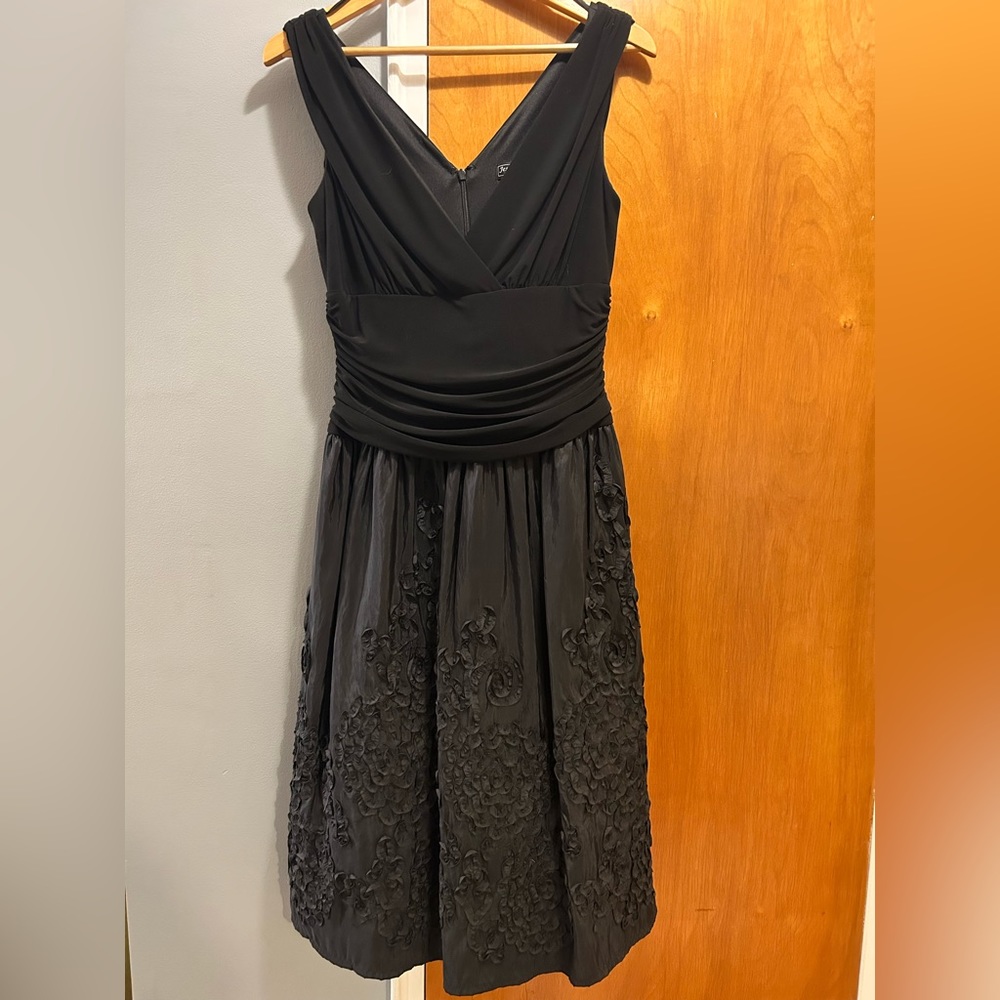 Jessica Howard V Neck Waist Pleated Fit and Flare Dress
